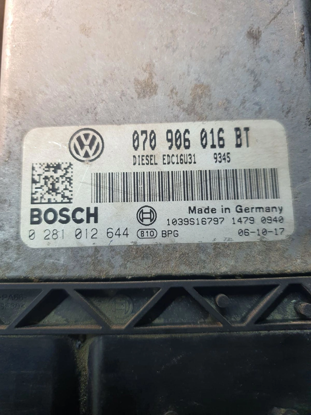 0281012644 070906016BT 9676 1037383854 EDC16U31 VW TOUAREG 2.5TDI 2006Y ATgearbox ORI+noDPF noEGR noVSA st1 BDM100 BDM FULL.rar