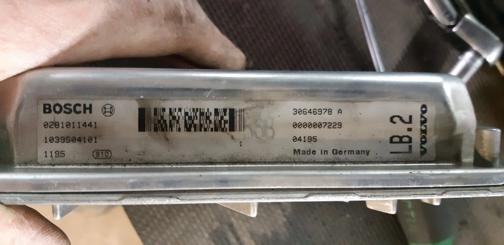 0281011441 30646978A 1039S04101 1195 0000007229 04195 EDC15C11 Volvo S80 2.4D 120kW 2004 ORI+noEGR FLASH.rar