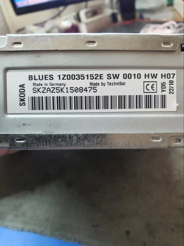 1Z0035152E SW10 H07 SKZAZ5K1508475 RADIO BLUES SKODA OKTAVIA 2007Y 24C16 code0252 ORI+counter reset EEP.rar