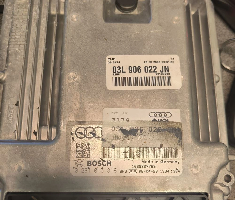 0281015318 03L906022JN 1037563700 EDC17CP14 Audi A4 2.0TDI ORI+IMMO OFF ATgearbox BENCH FULL.rar