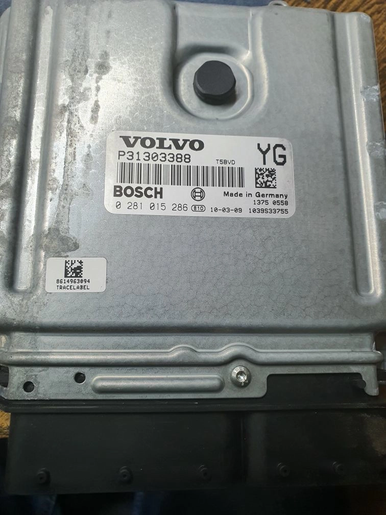 0281015286 P31303388 1037512701 EDC17CP22 Volvo V70 2.4d 151kW 2010 ATgearbox BENCH FULL.7z